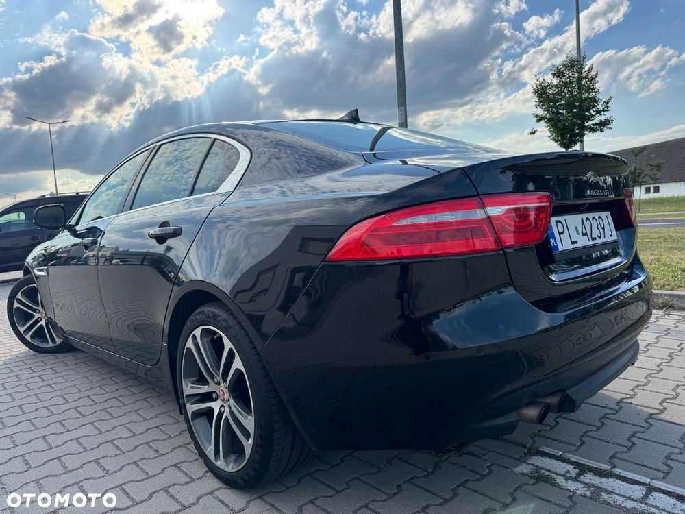 Jaguar XE 2.0 D AWD Prestige - 13