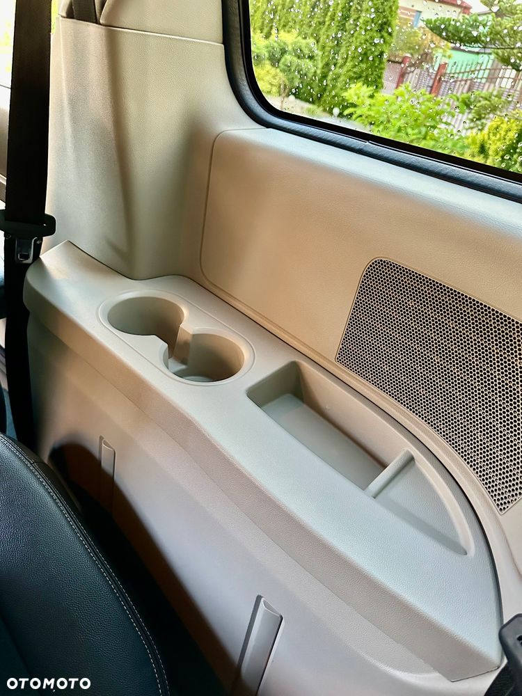 Dodge Grand Caravan - 22