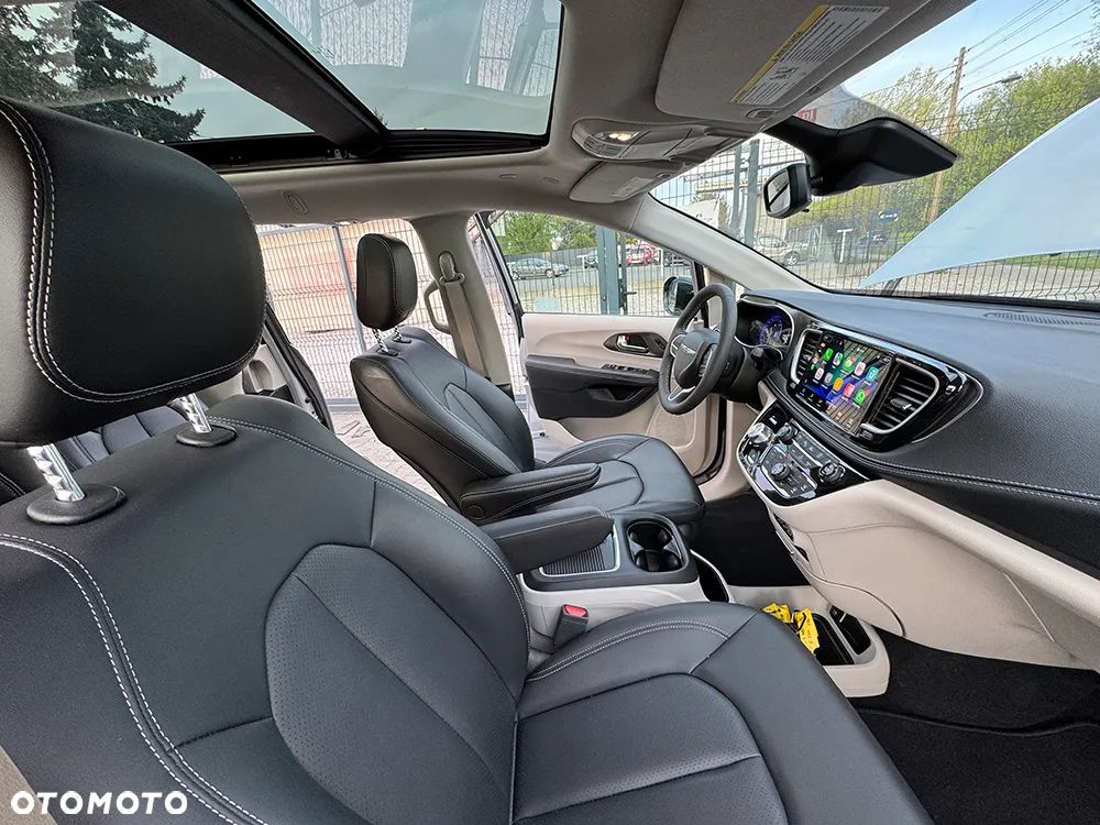 Chrysler Pacifica - 16