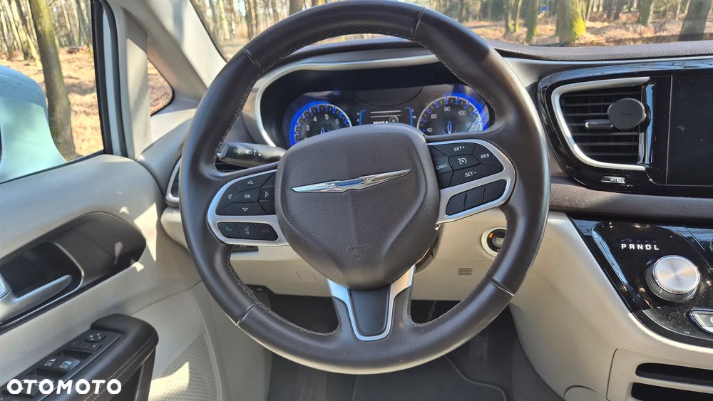 Chrysler Pacifica - 10