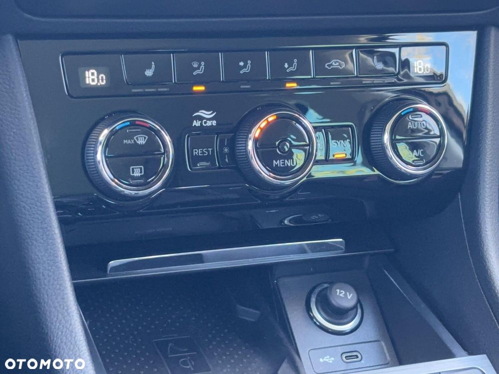 Skoda Superb 2.0 TDI SCR Style DSG - 32