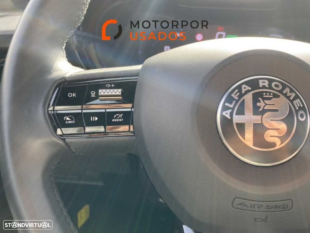 Alfa Romeo Junior 54 kWh Sport Speciale - 11