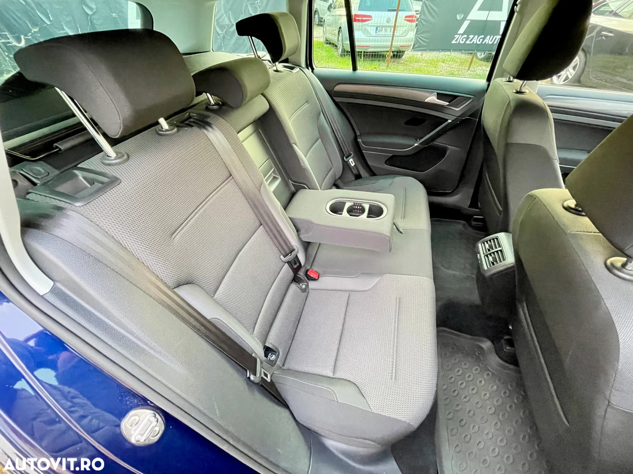 Volkswagen Golf 1.6 TDI DSG Highline - 16