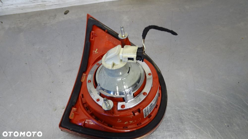 LAMPA PRAWA TYLNA W KLAPIE VOLKSWAGEN GOLF V 1.9TDI 1K6945094G - 4