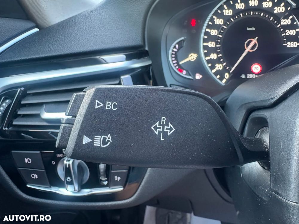 BMW Seria 5 530i Aut. Sport Line - 29