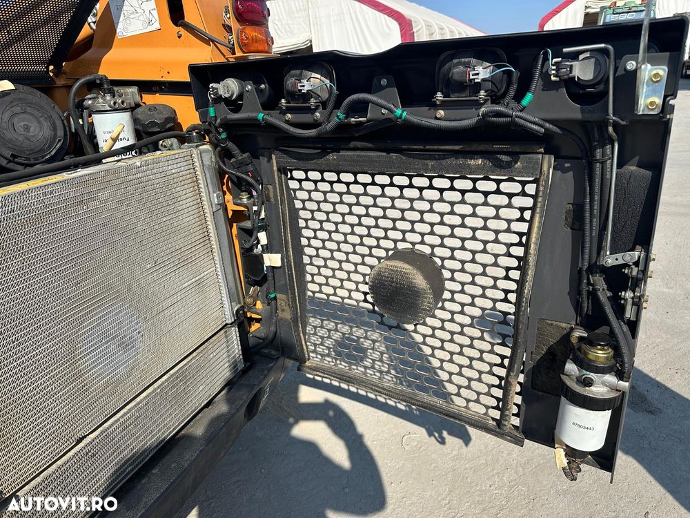 Case SR 210 LOADER - 10