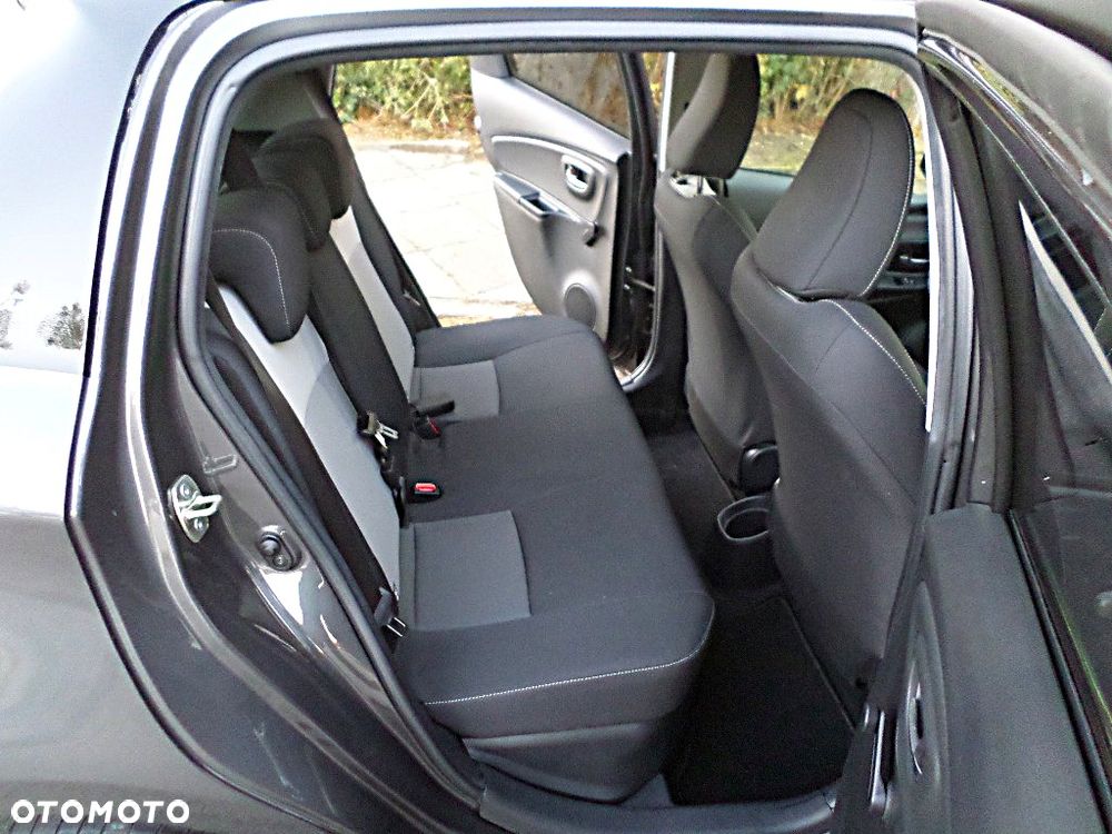 Toyota Yaris - 25