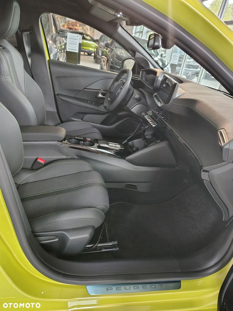 Peugeot 208 1.2 mHEV GT - 12