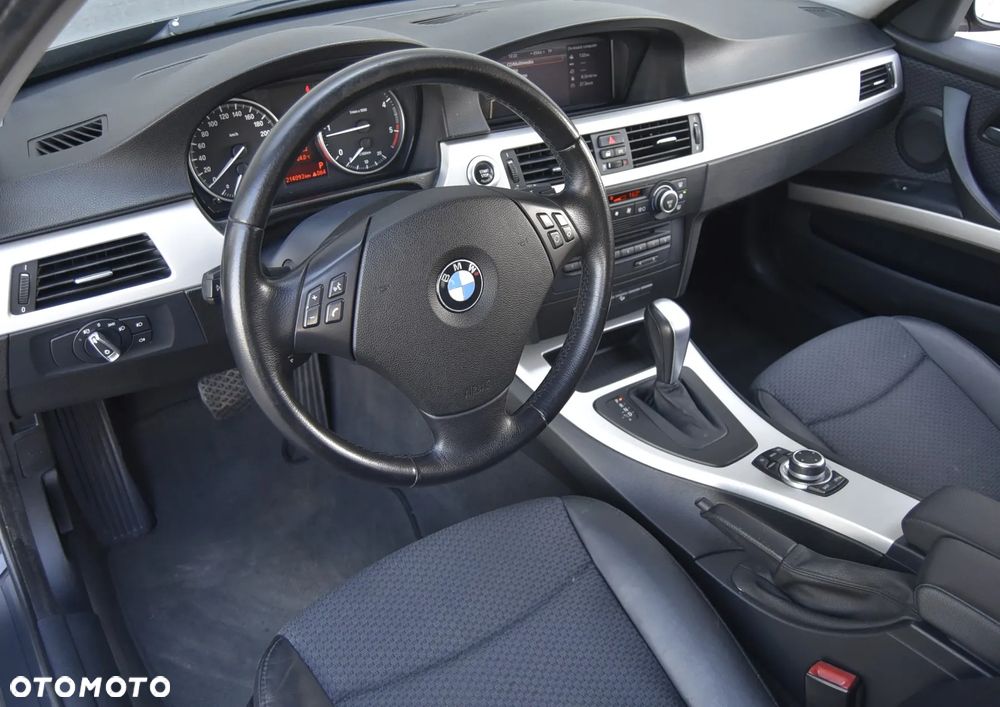 BMW Seria 3 320d xDrive DPF - 17