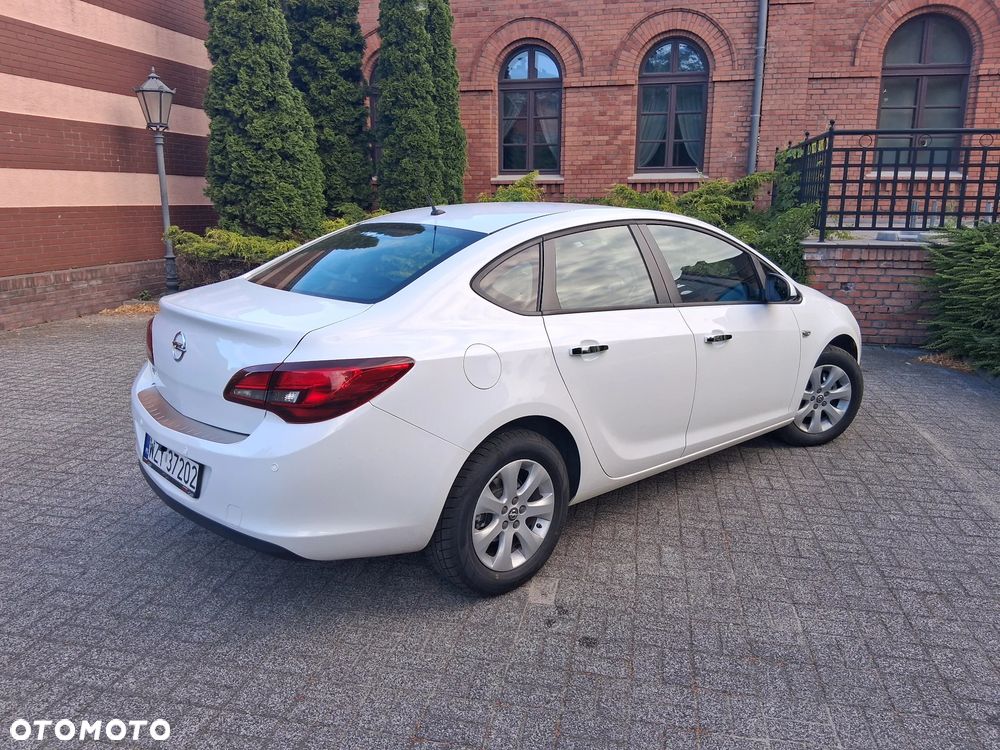 Opel Astra 1.6 Business EU6 - 10