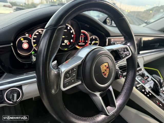 Porsche Panamera Sport Turismo - 43