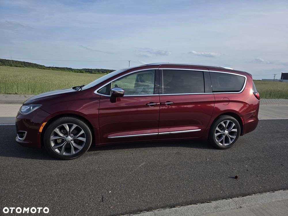 Chrysler Pacifica - 2