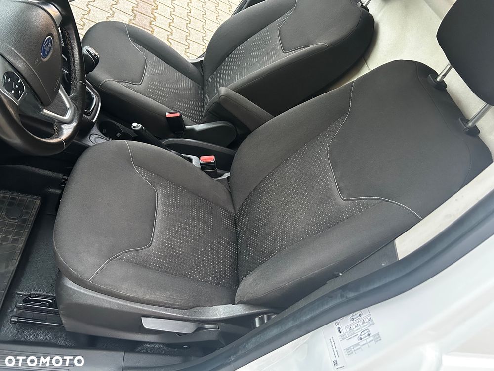Ford Courier - 12