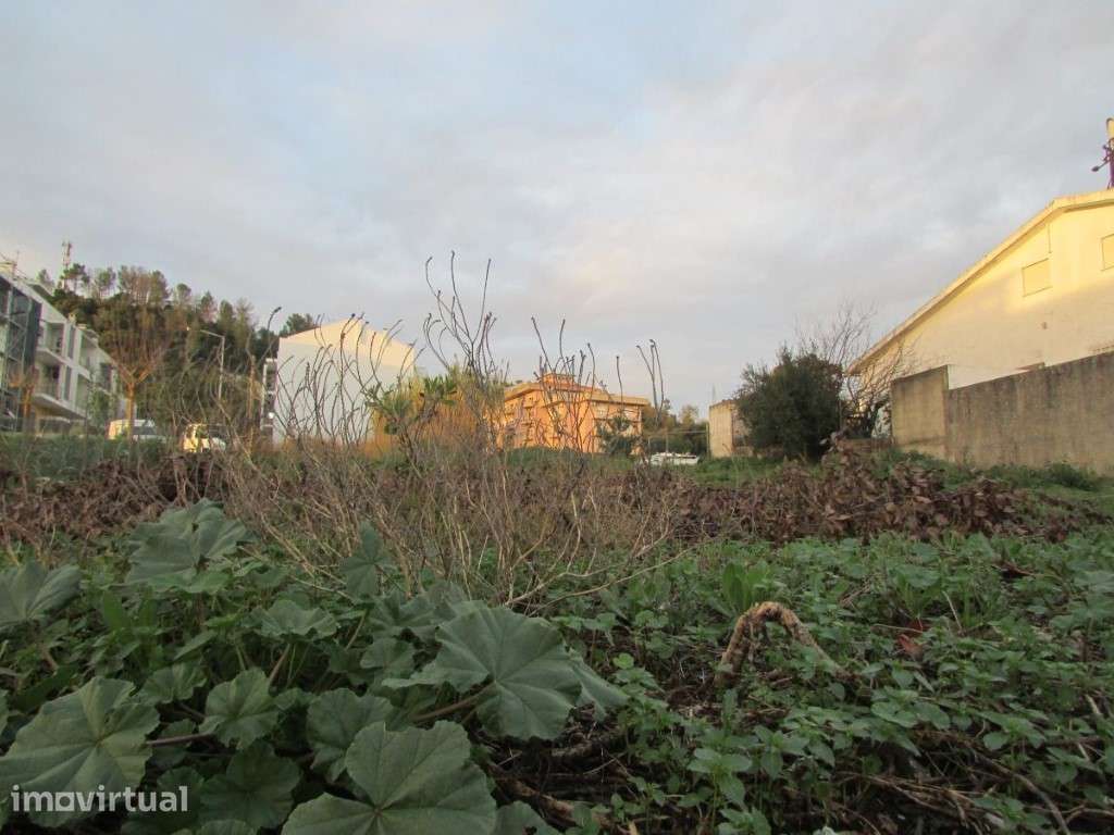 Lote de terreno para bloco habitacional no centro da cidade de Ourém - Grande imagem: 3/4