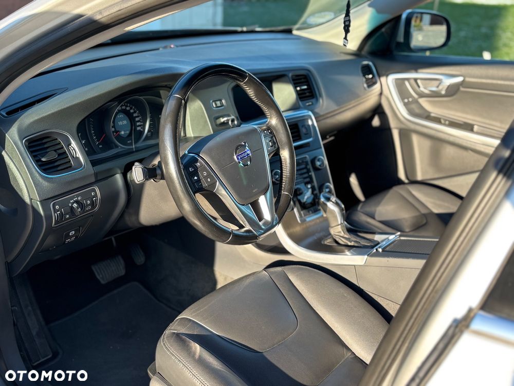 Volvo V60 D4 Geartronic Momentum - 13