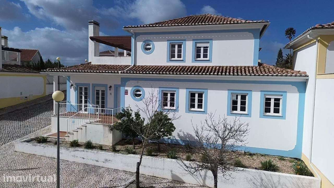 Moradia T5 com piscina privada aquecida em condomínio fechado em Carva - Grande imagem: 3/15