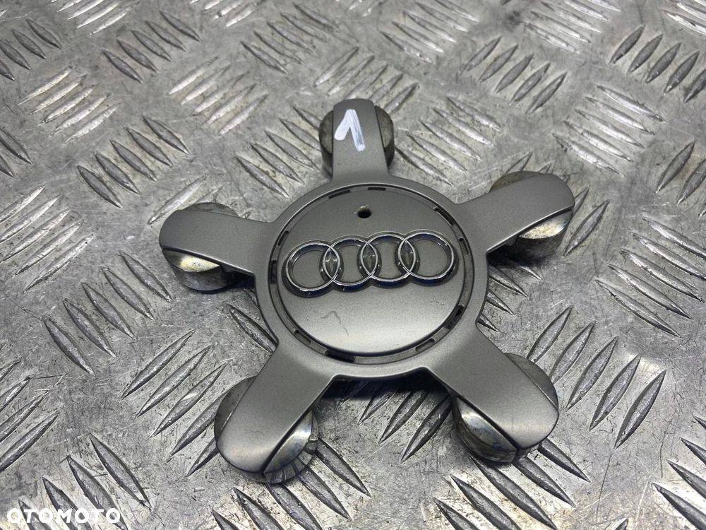 DEKIELEK KOŁPAK EMBLEMAT FELGI AUDI A4 A5 A6 A8 Q5 8R0601165 - 5