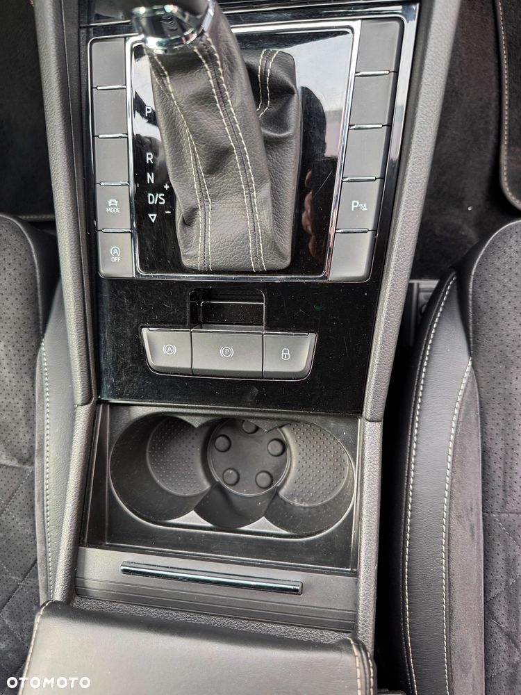 Skoda Superb 2.0 TDI DSG Sportline - 32