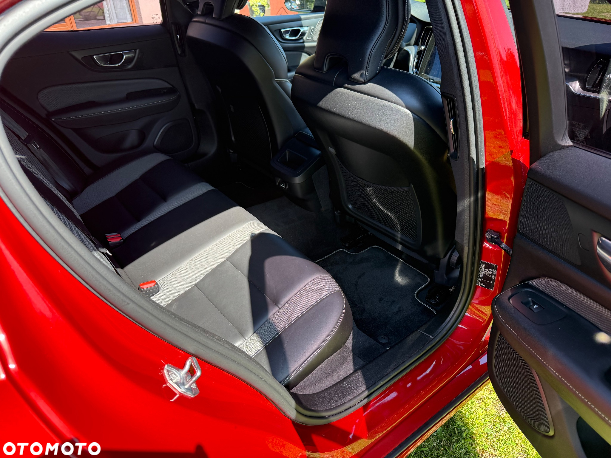 Volvo S60 T5 AWD R-Design - 10