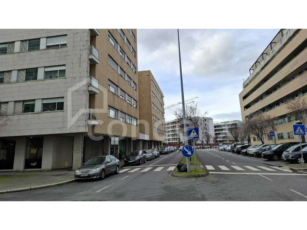 Estabelecimento com estacionamento em Pedrouços - Grande imagem: 3/14