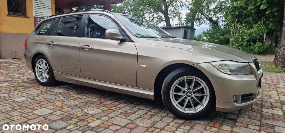 BMW Seria 3 320d DPF Edition Sport - 4