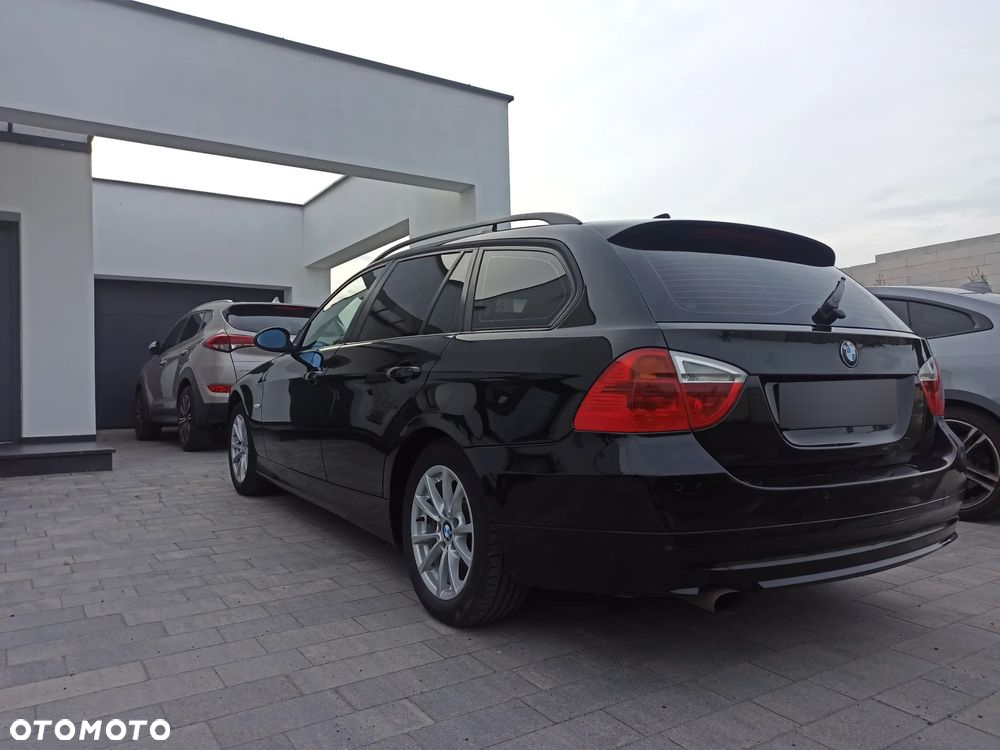 BMW Seria 3 318i - 4