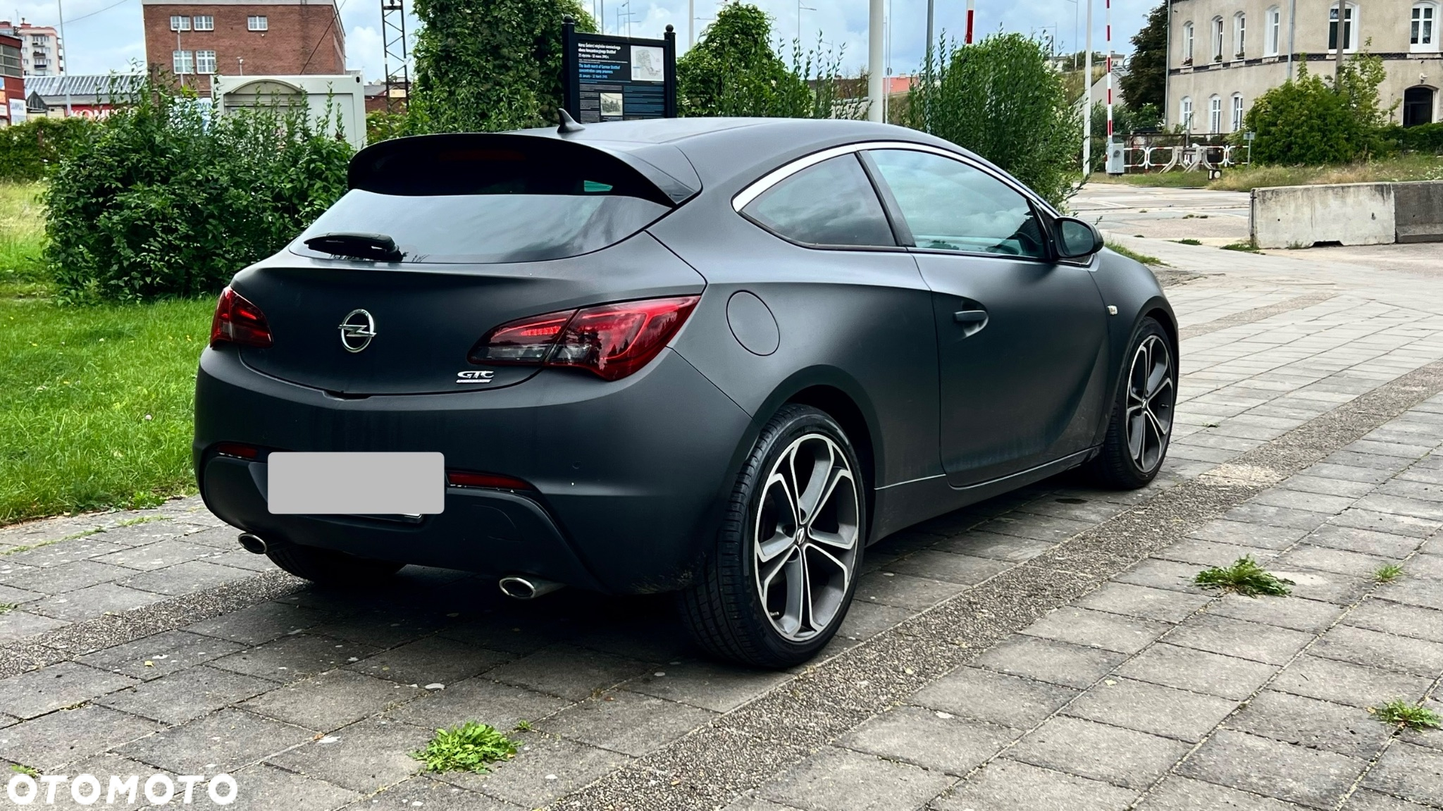 Opel Astra IV GTC 2.0 CDTI Bi-Turbo S&S - 9
