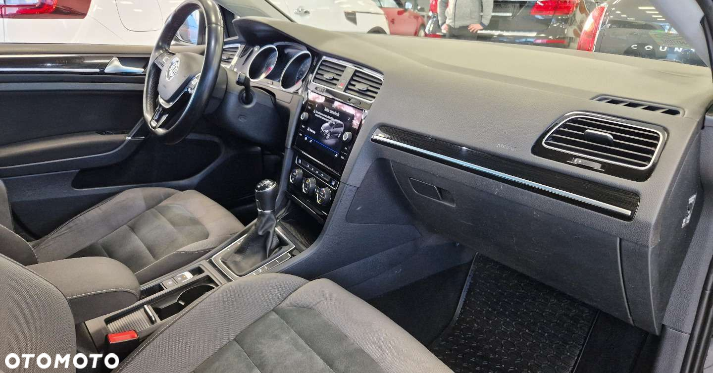 Volkswagen Golf - 17