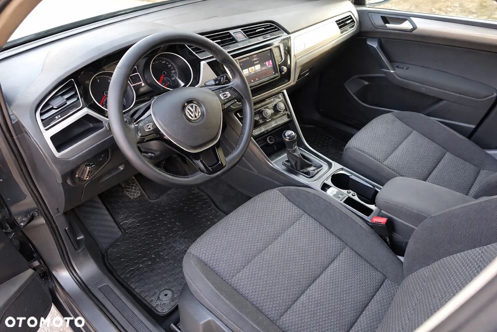 Volkswagen Touran 1.6 TDI BMT Comfortline - 11