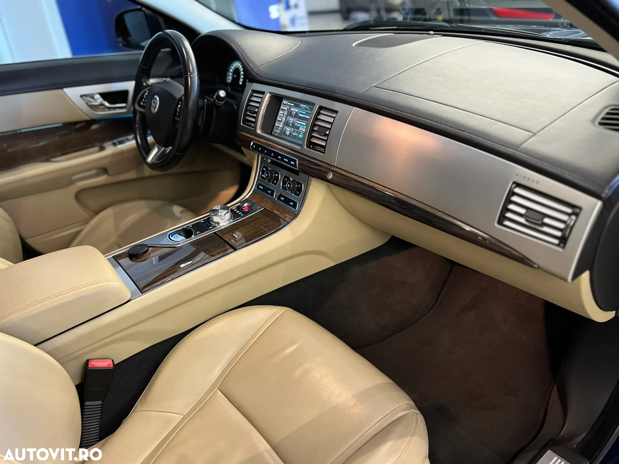Jaguar XF 3.0 V6 Diesel Sportbrake - 31