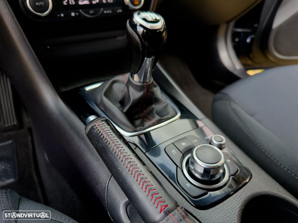 Mazda 3 1.5 Sky-D Excellence Navi - 32