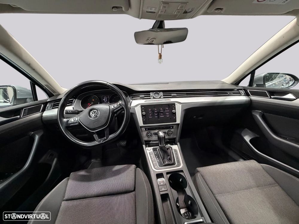 VW Passat 1.6 TDI Business DSG - 14