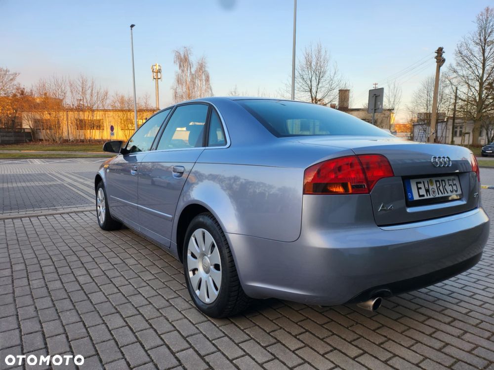 Audi A4 Limousine - 5