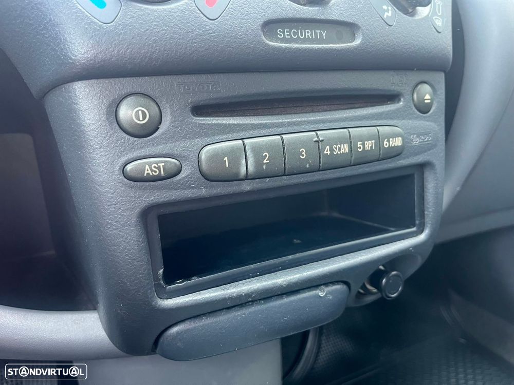 Toyota Yaris 1.0 Sol ABS+CD+AC - 17