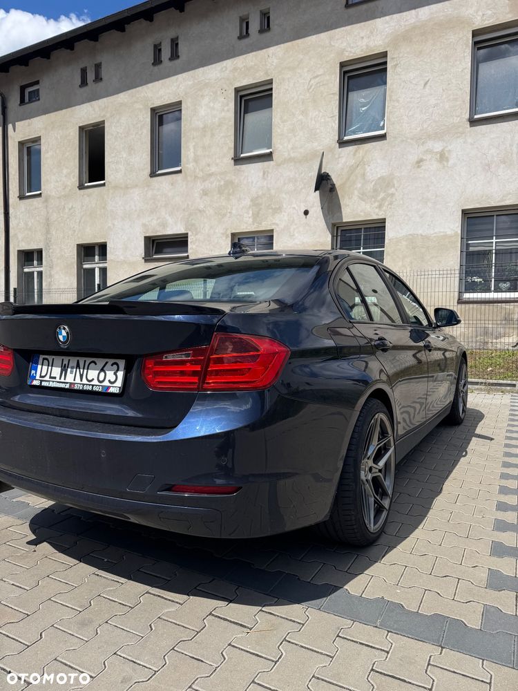 BMW Seria 3 320i - 11
