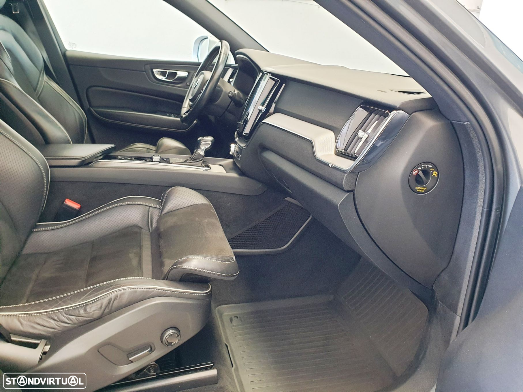 Volvo XC 60 2.0 D4 R-Design Geartronic - 24