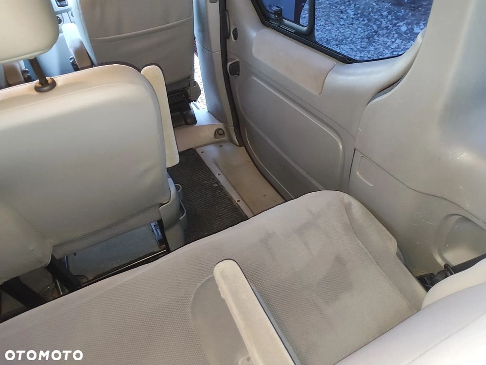 Opel Vivaro Tour - 10