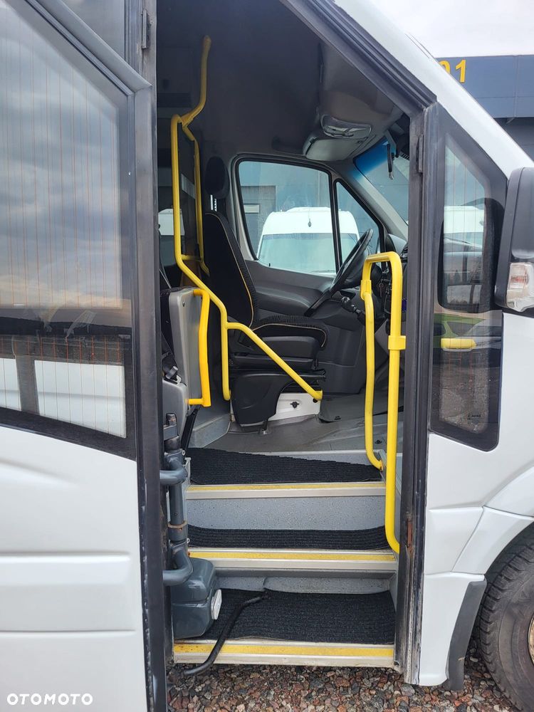 Volkswagen Crafter 24 - miejsca + 3 stojące - 8