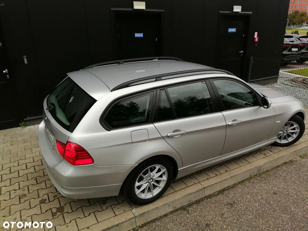 BMW Seria 3 318d Touring - 12