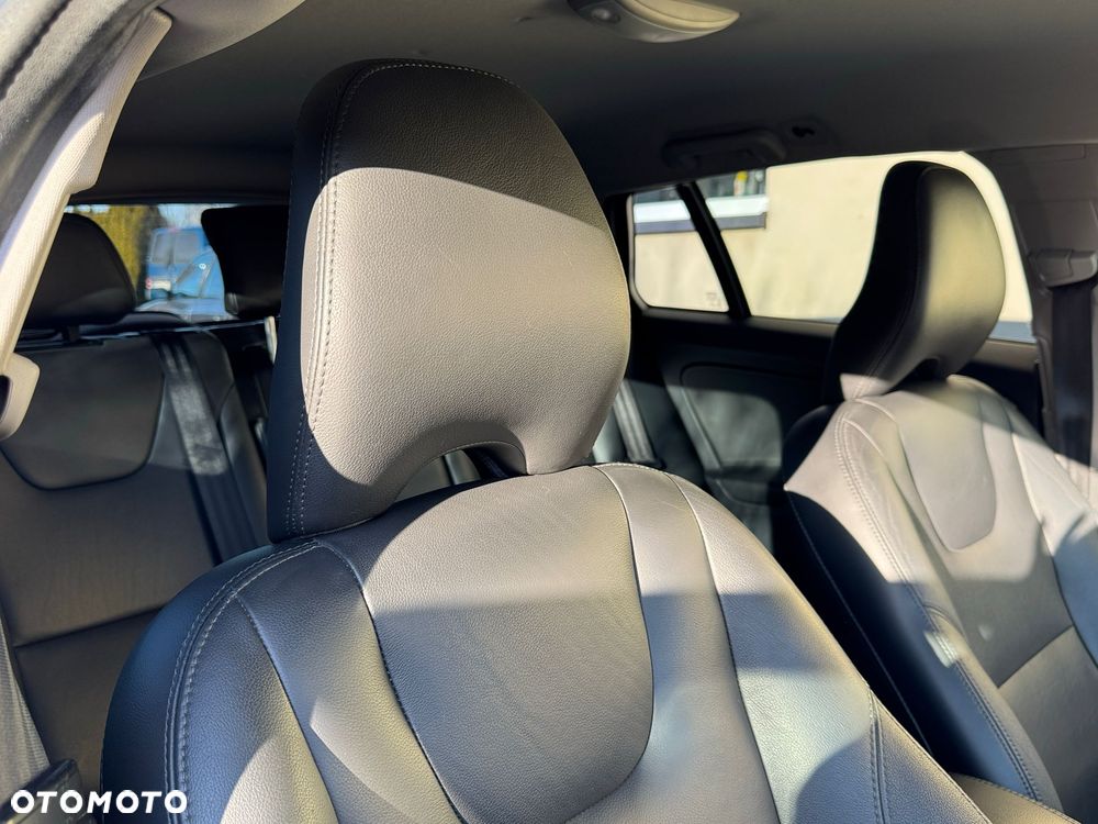 Volvo V60 Cross Country D3 Geartronic Kinetic - 26