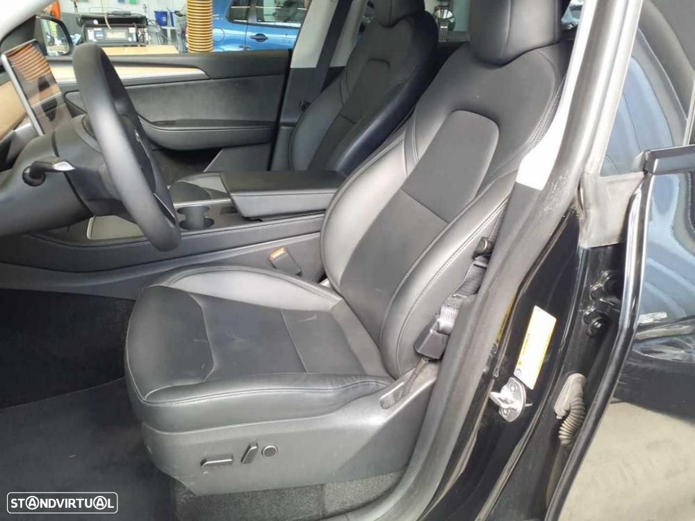 Tesla Model Y Long Range Dual Motor AWD - 6