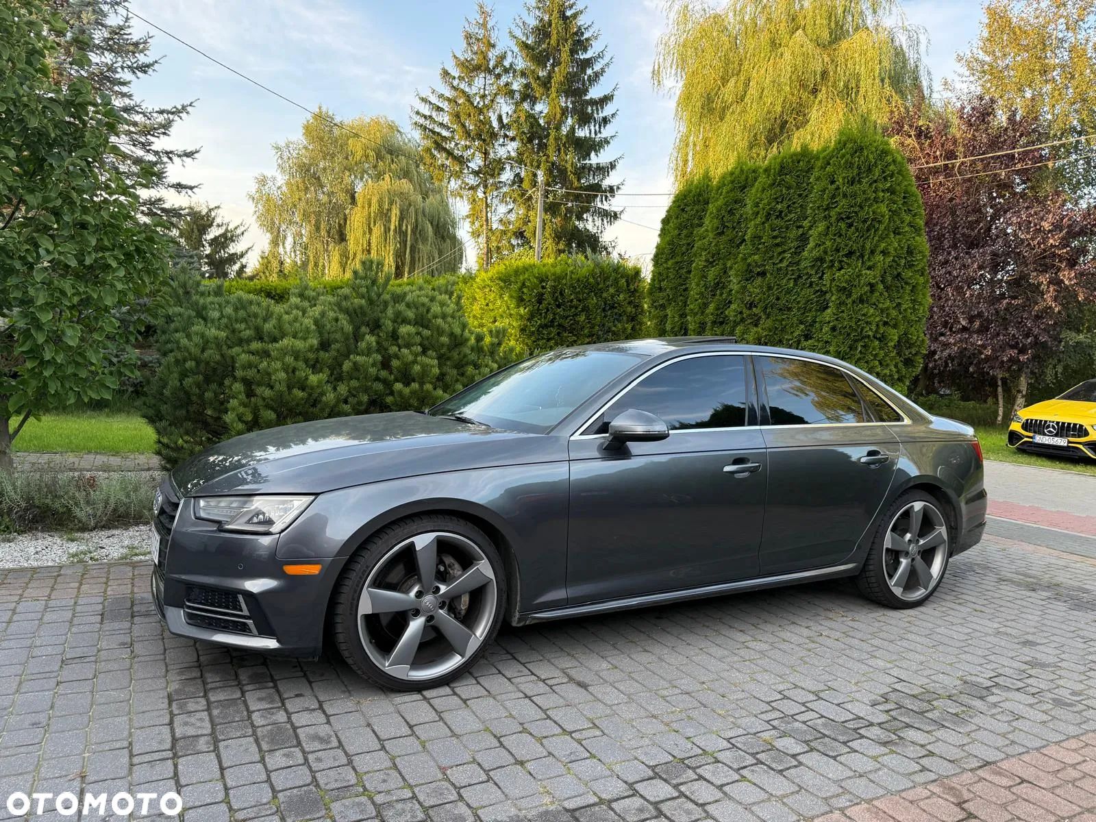 Audi A4 - 1