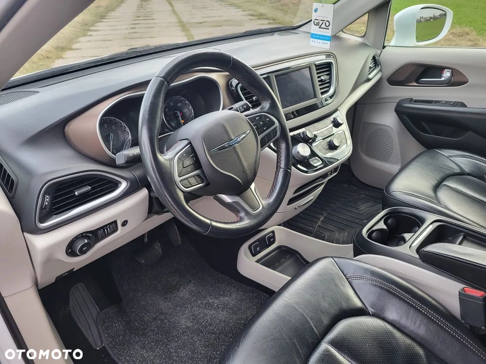 Chrysler Pacifica - 15