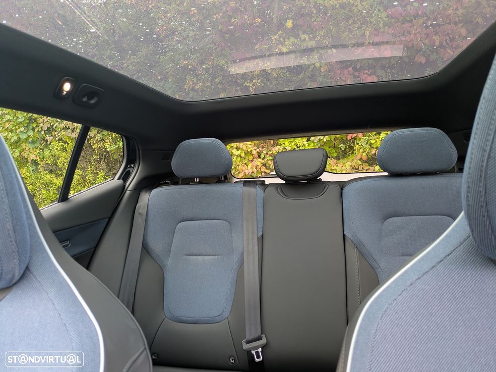 Volvo EX30 Single Motor Extended Range RWD Ultra - 17