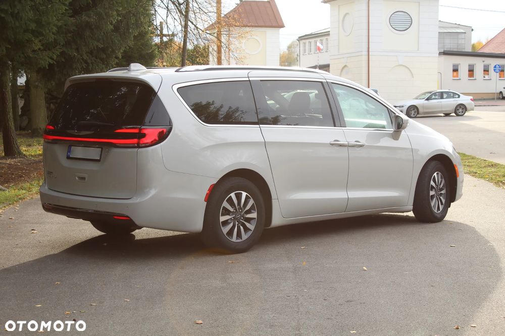 Chrysler Pacifica - 4