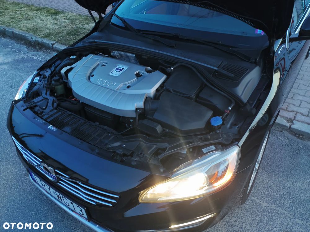 Volvo V60 D6 AWD Plug-in Hybrid R-Design Momentum - 29