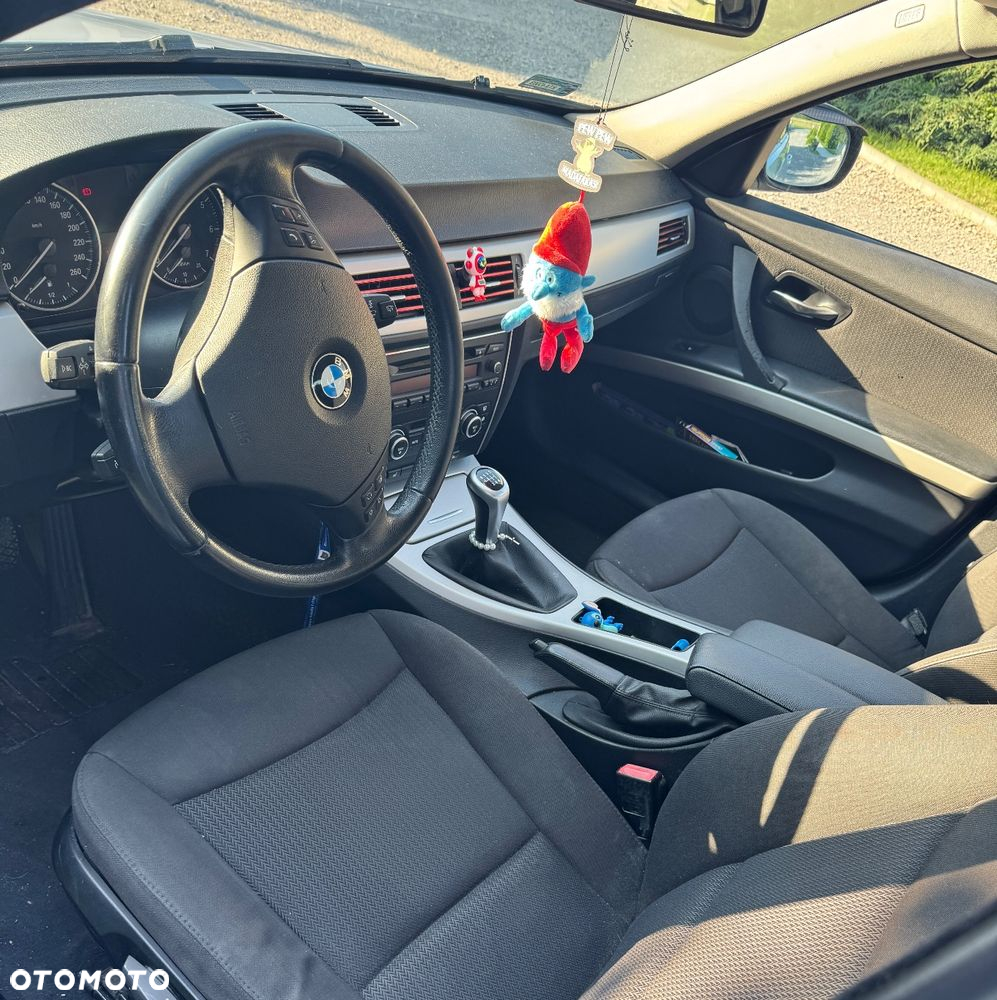 BMW Seria 3 318i - 8