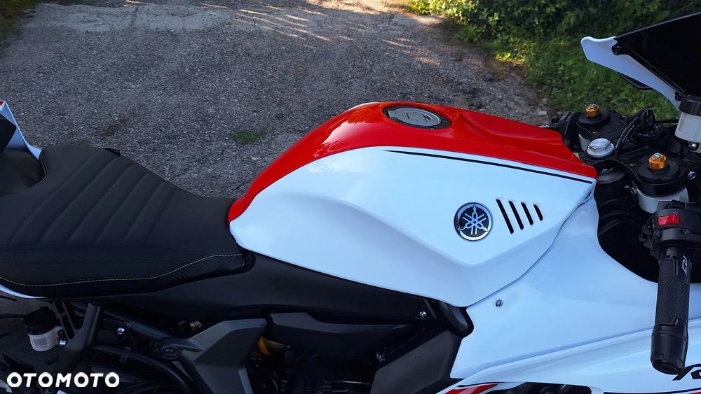 Yamaha R7 - 24