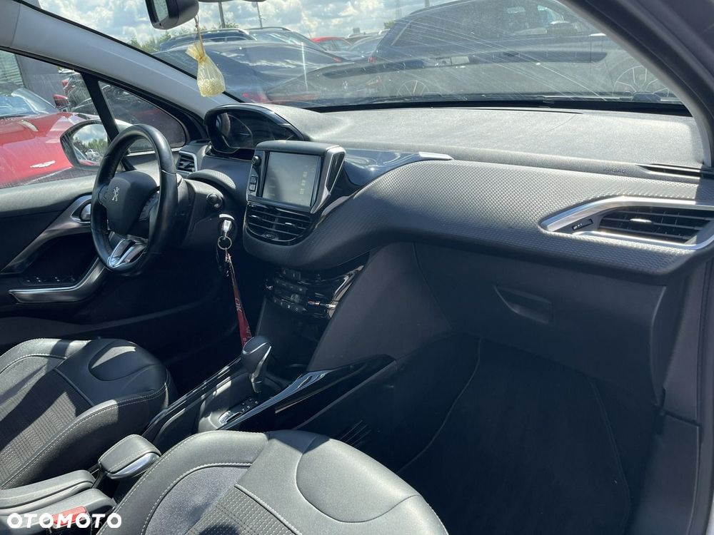 Peugeot 2008 1.2 Pure Tech GPF Allure S&S EAT6 - 13