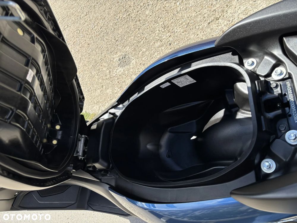 Yamaha NMAX - 4